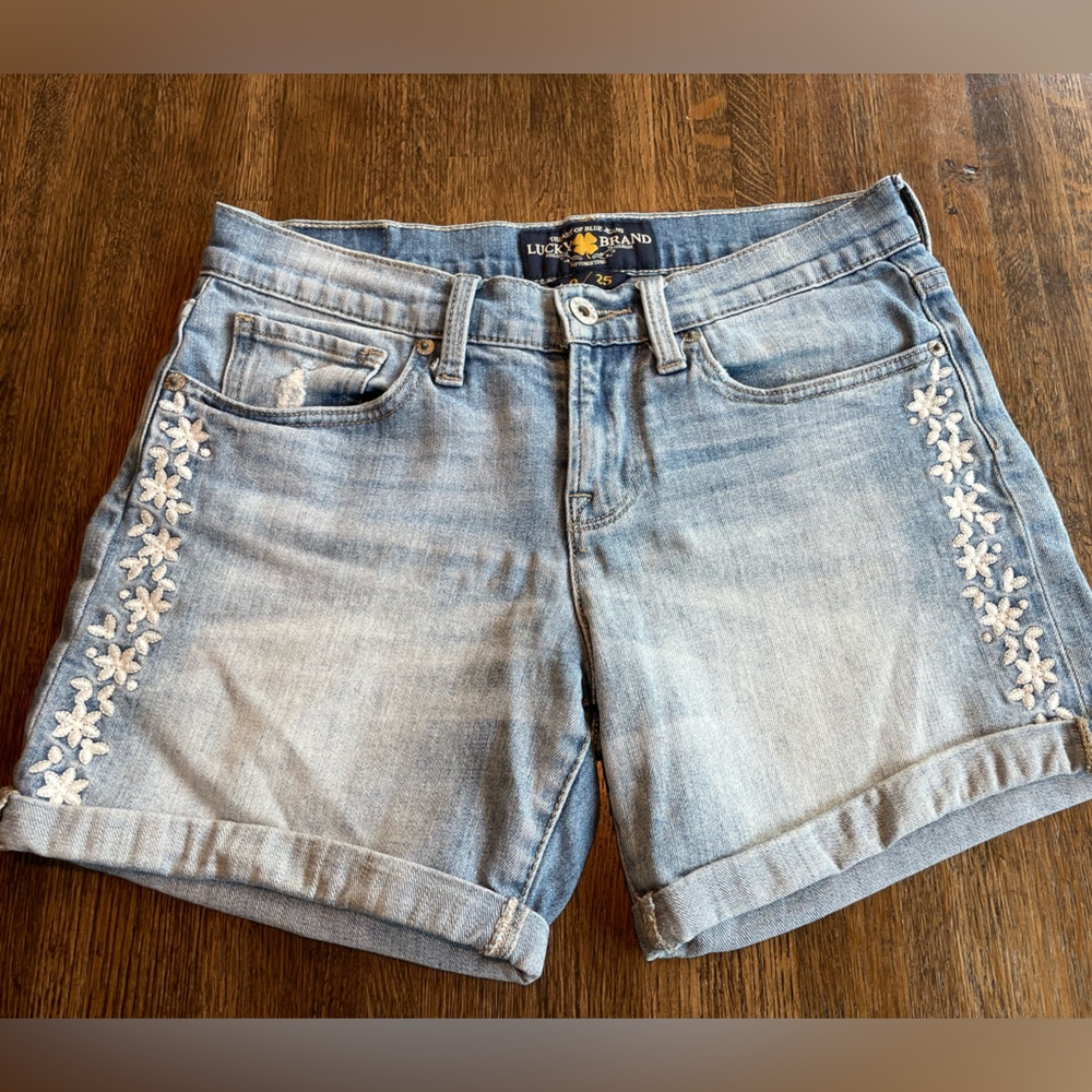 Lucky Brand Shorts Embroidery Flowers Jean Denim Light Wash Summer - size 0/25